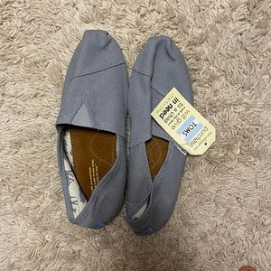 Brand new Men’s blue-gray TOMS